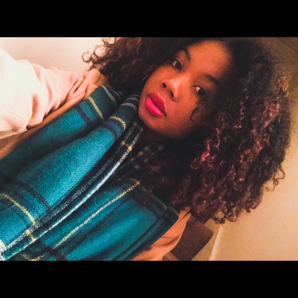 Meet your Posher, Alyssa - Picture 5 of 6